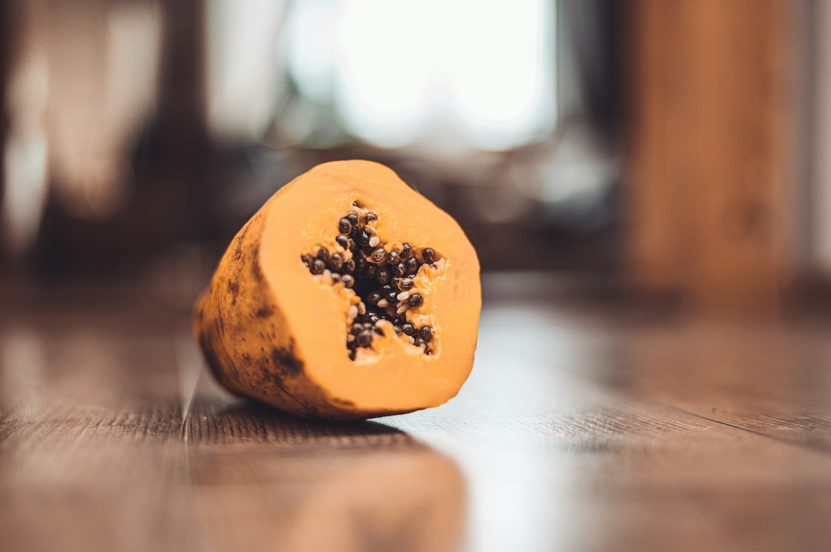 Plato de arroz con semillas de papaya